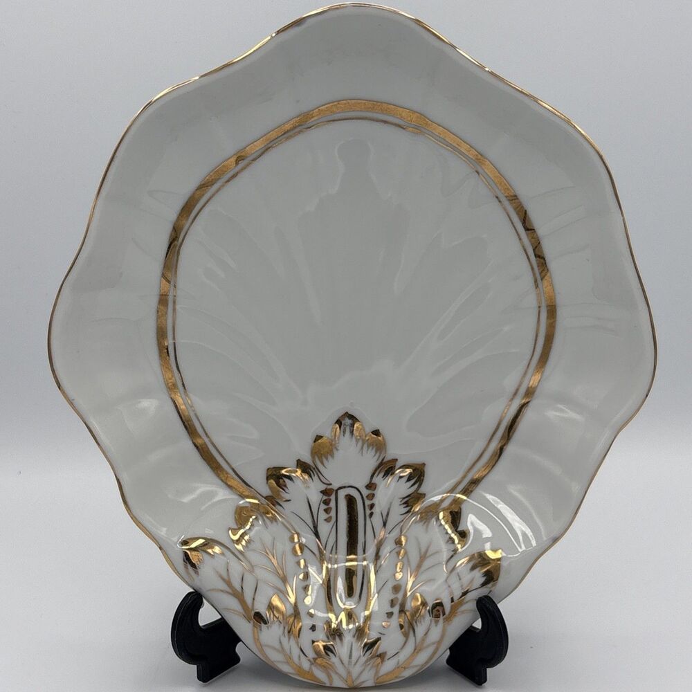 Andrea By Sadek Shell Shaped White With Gold Leaf Hand Painted Scalloped Bowl